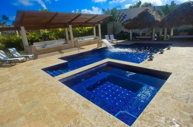 Now Larimar Punta Cana piscine